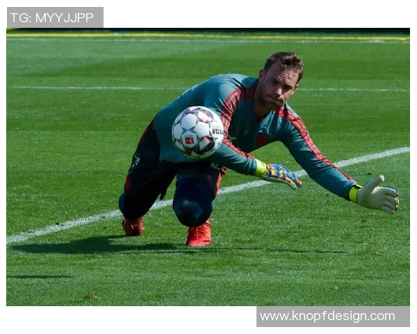 诺伊尔：从守门员到传奇，足球场上的不朽英雄之路